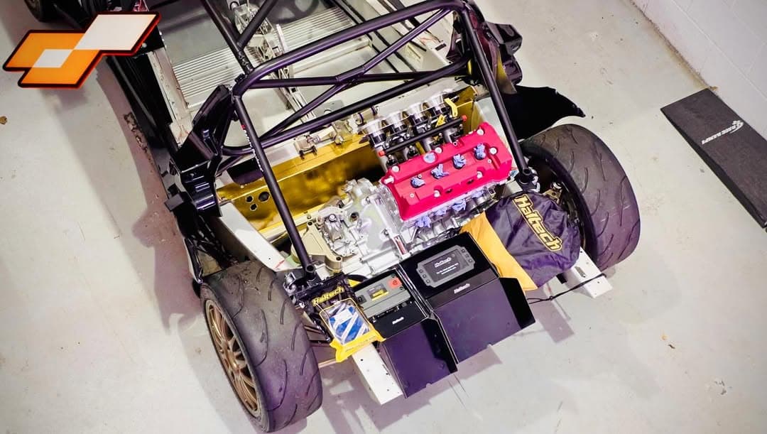 Mid-mounted Honda K-series engine with Haltech ECU and PDM units in the Elise S2 K-swap